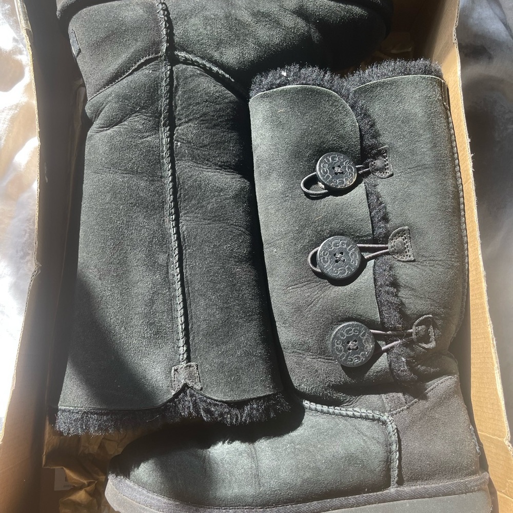 Ugg Bailey Triple Button Boots Sz 7 With Box - image 1